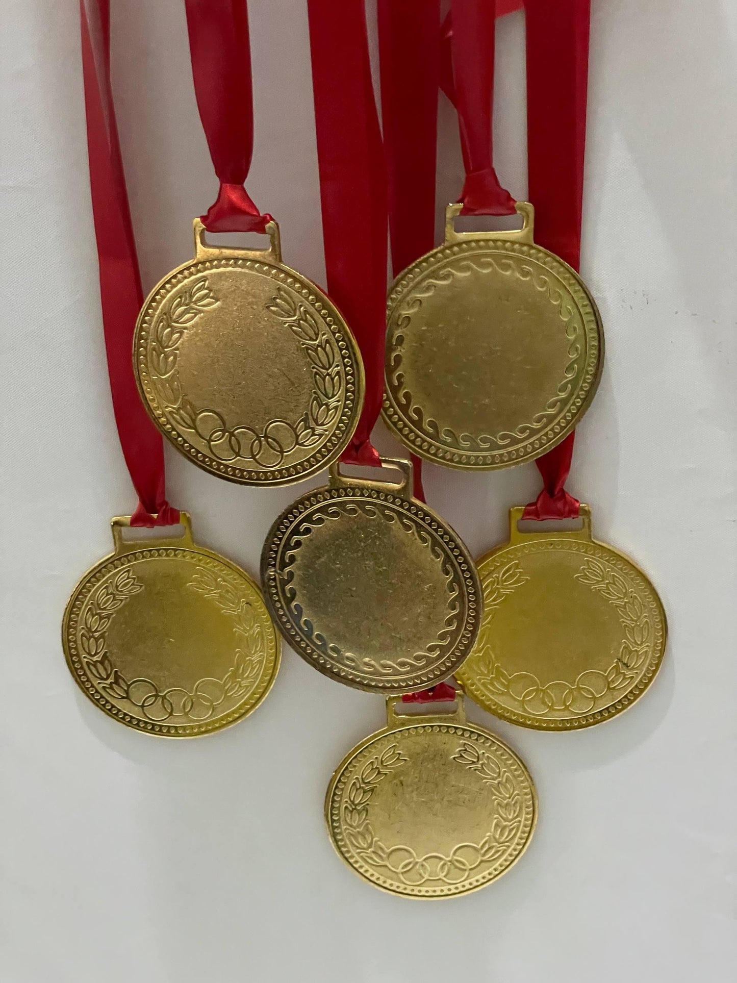 Gold Medal Award Set, 6-Piece with Red Ribbons, Olympic-Style Design for Ceremonies and Competitions