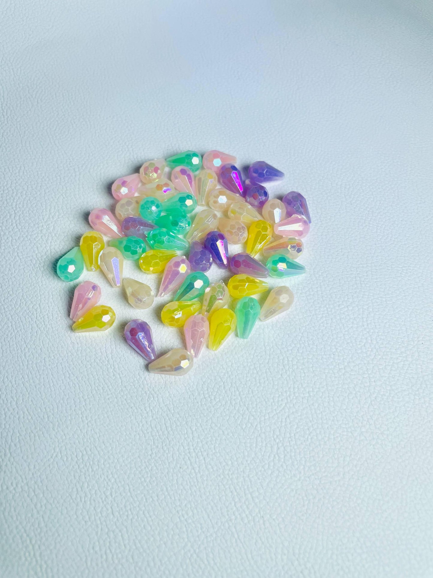 Iridescent Teardrop Acrylic Beads: Faceted DIY Jewelry Making