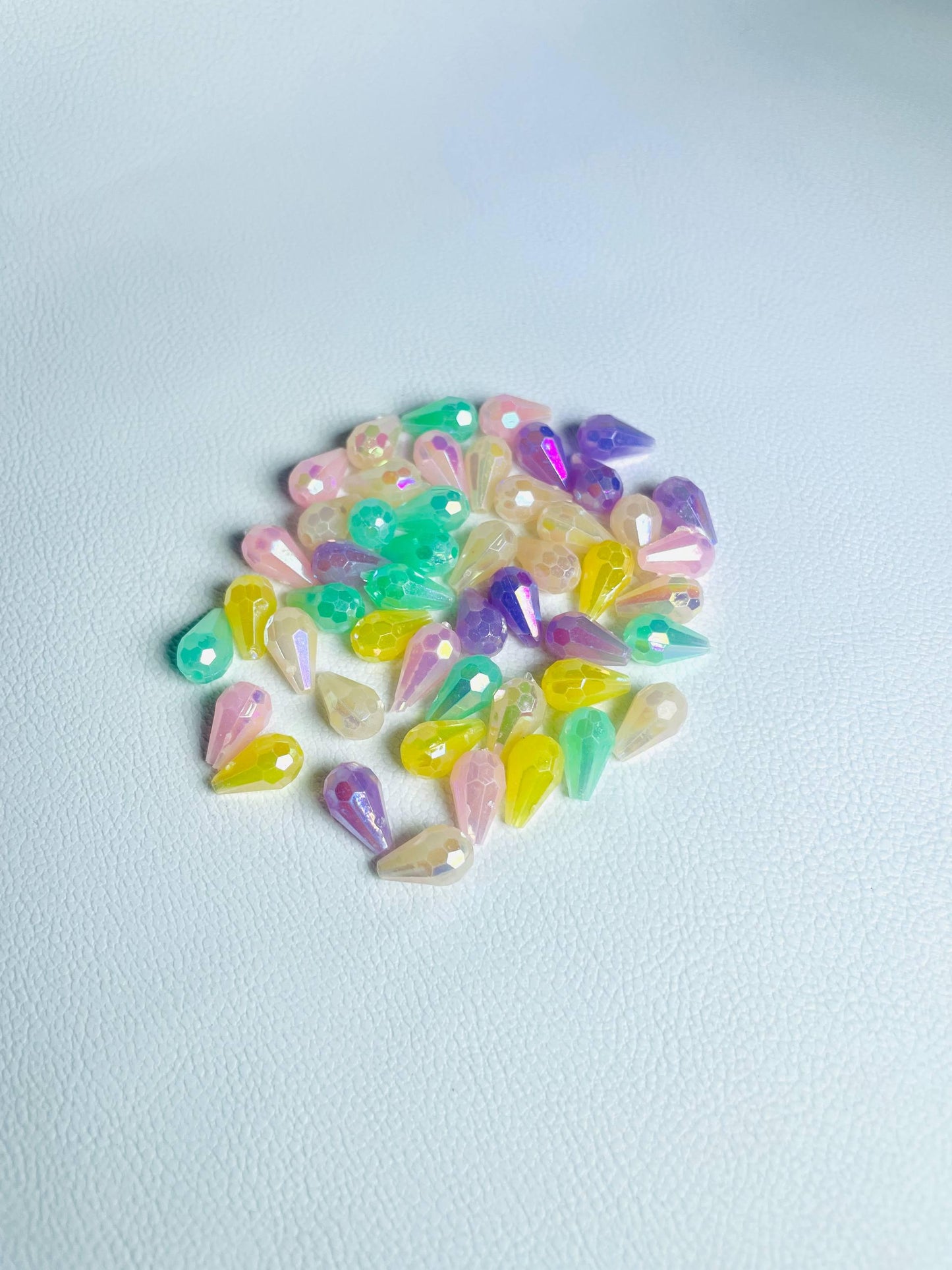 Iridescent Teardrop Acrylic Beads: Faceted DIY Jewelry Making