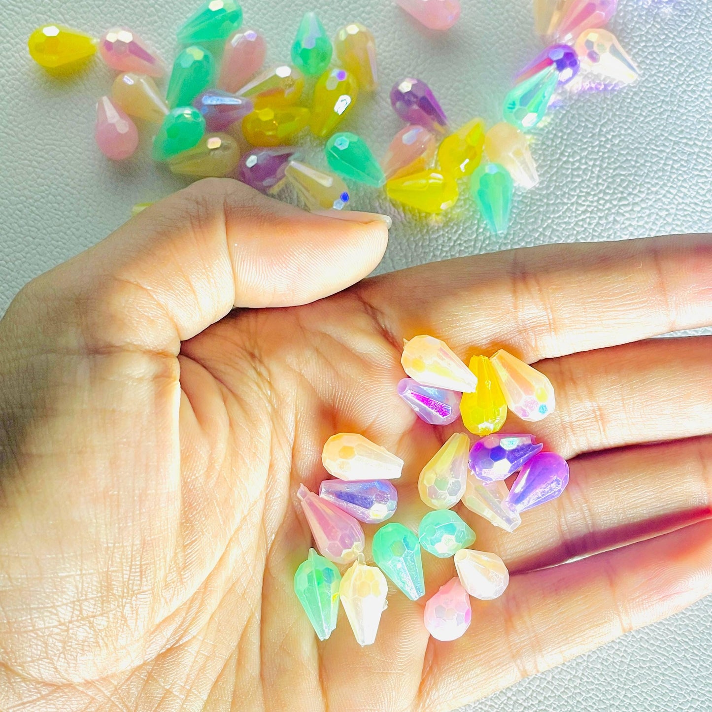Iridescent Teardrop Acrylic Beads: Faceted DIY Jewelry Making