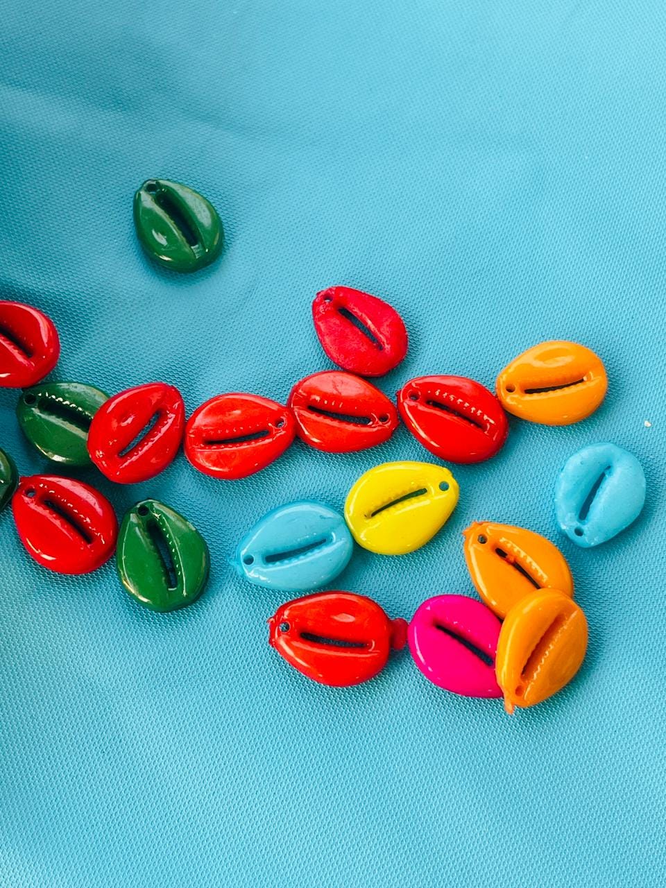 Colorful Cowrie Shell Beads, Multi-Color Plastic Charms for Jewelry Making, Festival Accessories