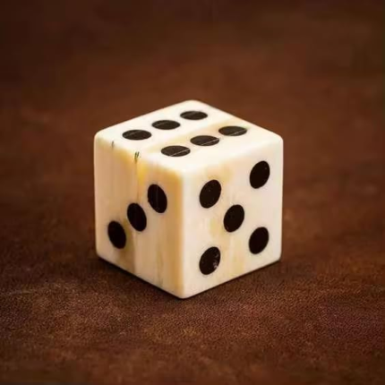 Bone Dice Set, Natural Ivory Tone, Smooth Finish, Traditional Gaming Dice, Perfect for Board Games and Collectors